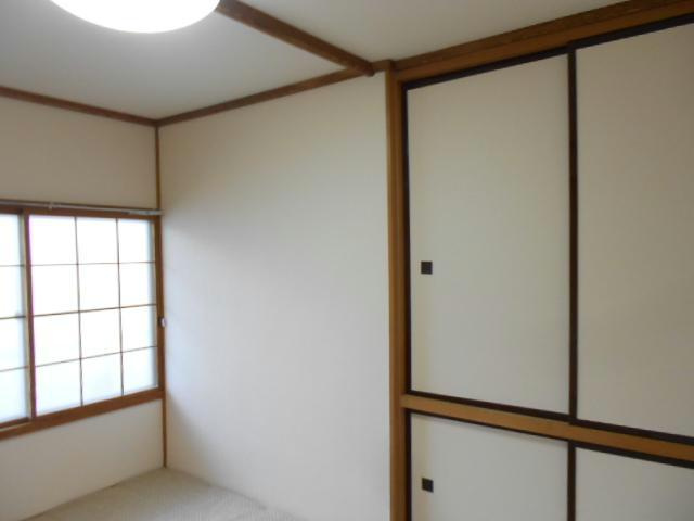 カネ山ハイツB（光和）の居間・リビング