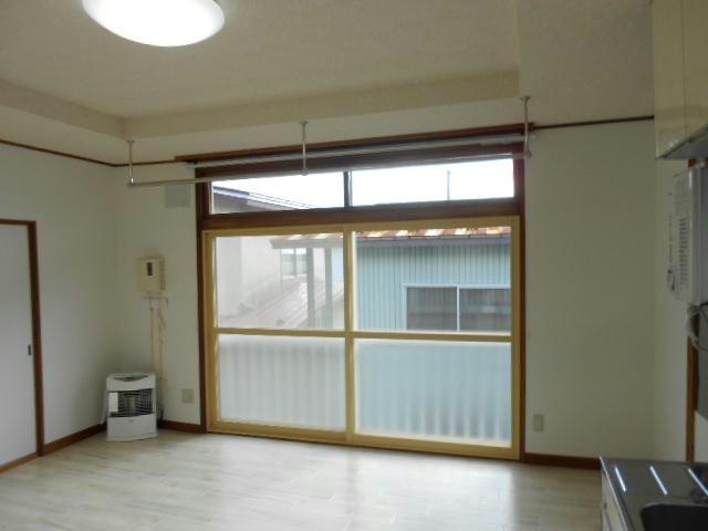 カネ山ハイツB（光和）の居間・リビング