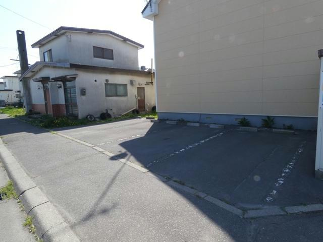 ハイセレール恵の駐車場