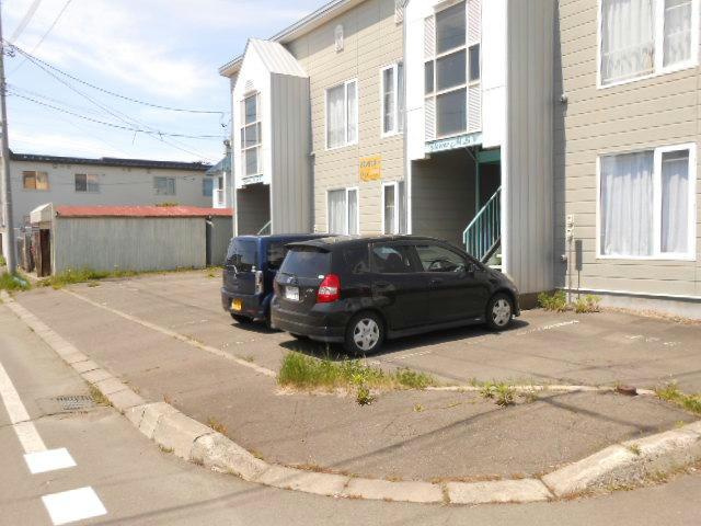 フラワーマンションⅤの駐車場