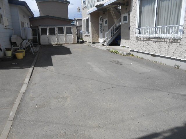 小嶋ハイツの駐車場