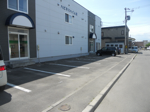 ハピネスハイムⅢの駐車場