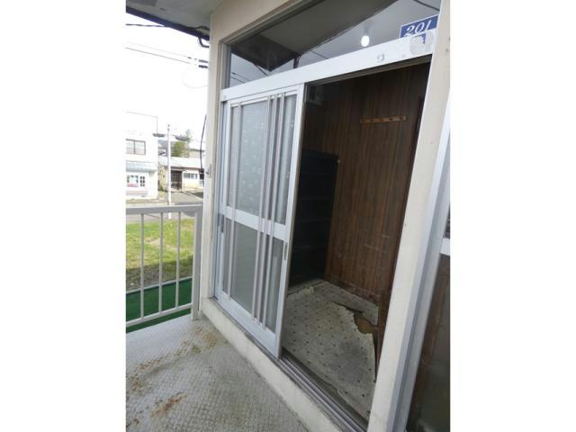 大王マンションの玄関