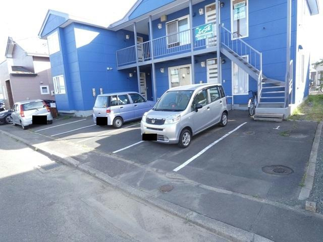 コーポ文苑の駐車場