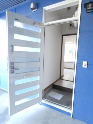 コーポ文苑の玄関