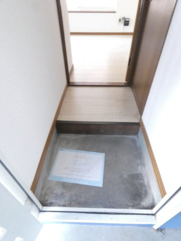 コーポ文苑の玄関