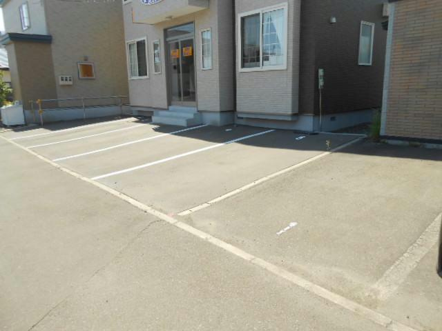 ピエール文苑館の駐車場