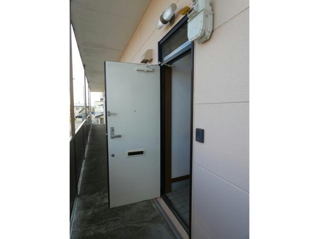 メゾンフローラの玄関