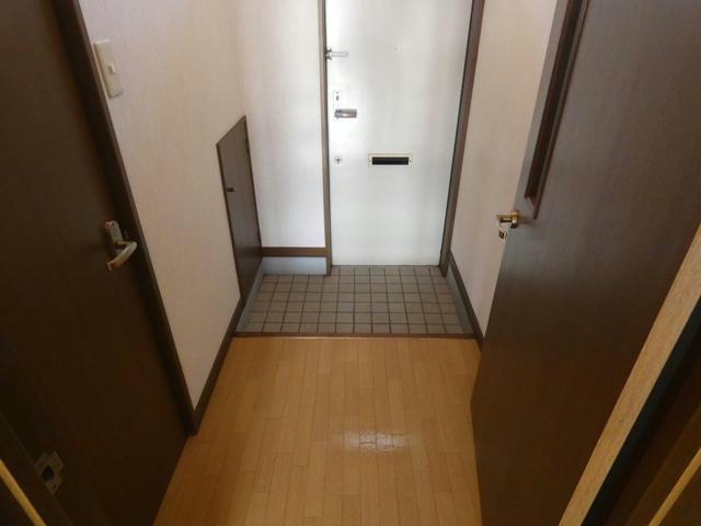 メゾンフローラの玄関