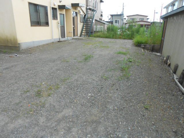 北園１－９－１２テラスハウスの駐車場