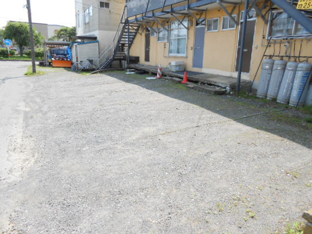 ビーズハイツの駐車場