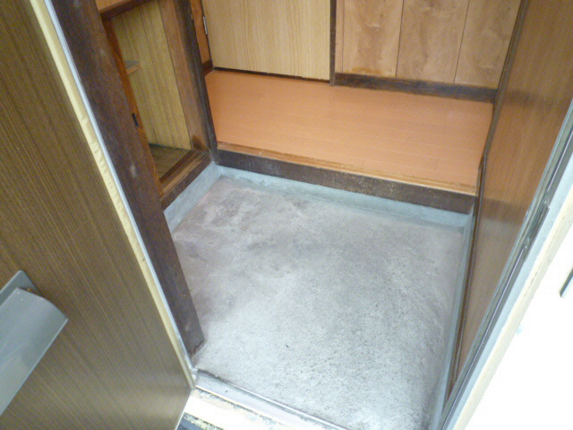 ビーズハイツの玄関