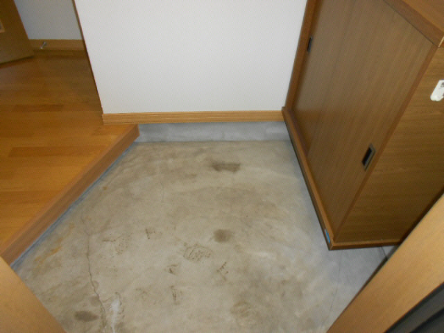 まるきハイツの玄関