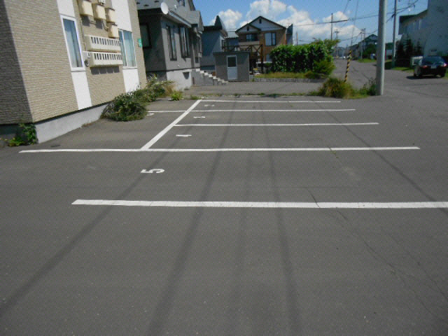 コーポＹＯＵの駐車場