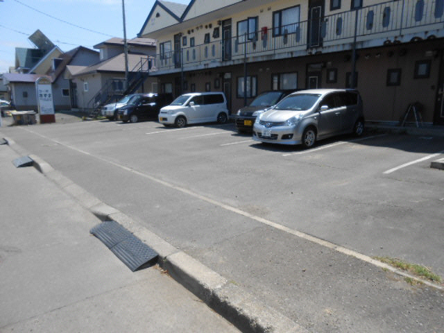 コーポあずまの駐車場
