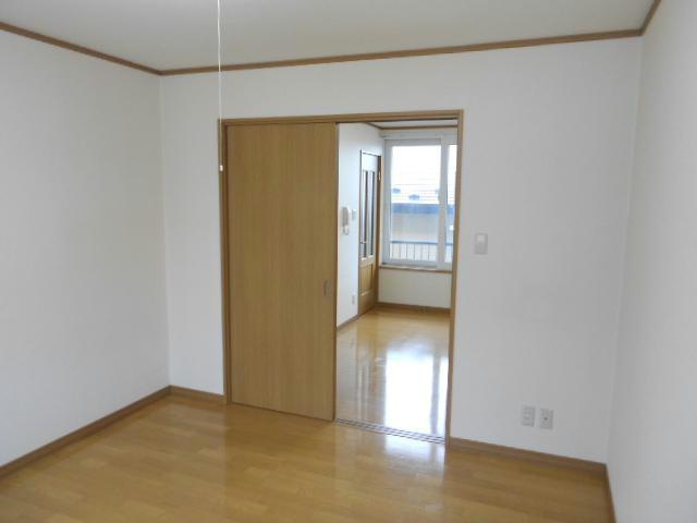 ハイツ雄飛の居間・リビング