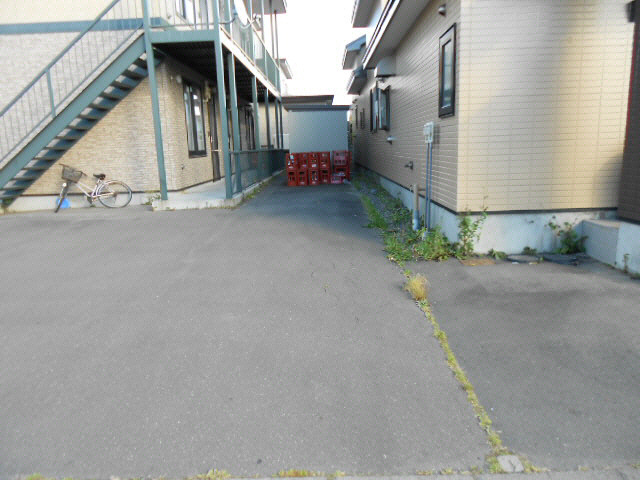 ハイツ雄飛の駐車場