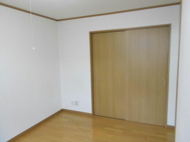 ハイツ雄飛の居間・リビング