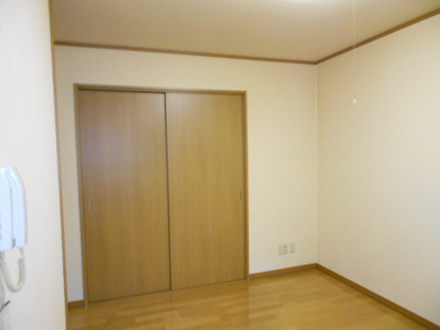 ハイツ雄飛の居間・リビング