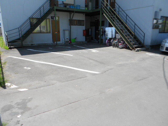 コーポ松長の駐車場