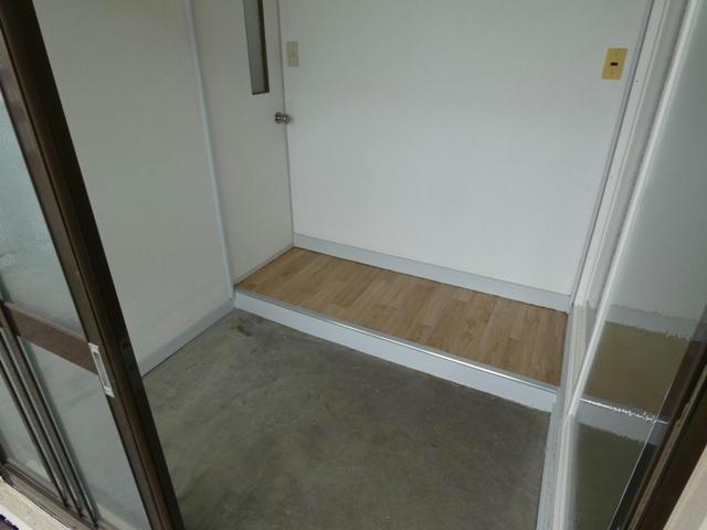 中井マンションの玄関