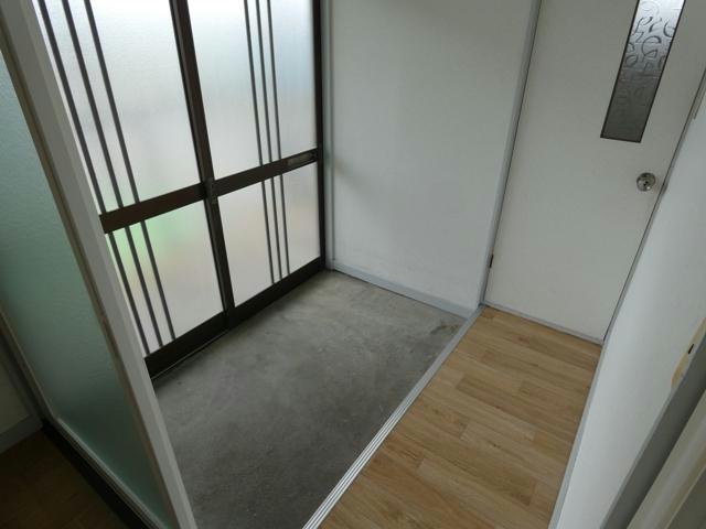 中井マンションの玄関
