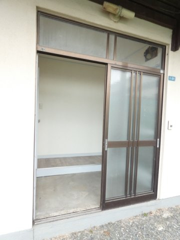 中井マンションの玄関