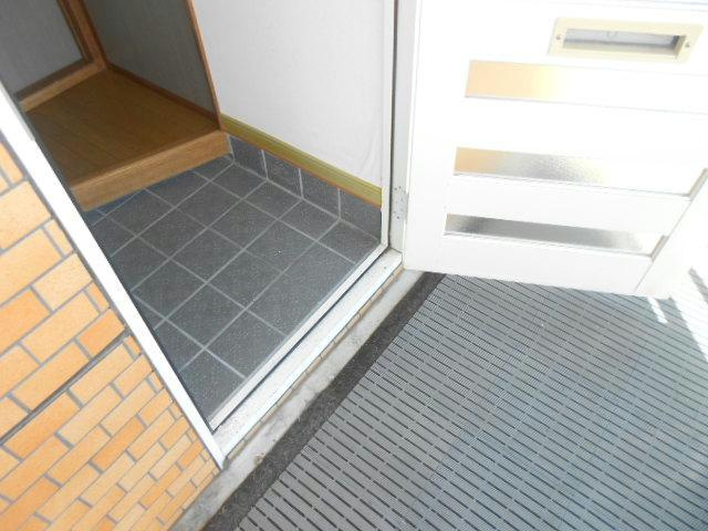 ワンルームサトウの玄関