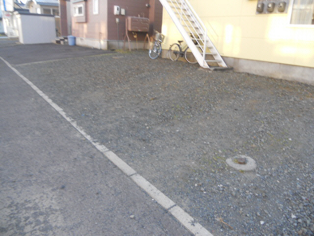 アルファ芦野の駐車場