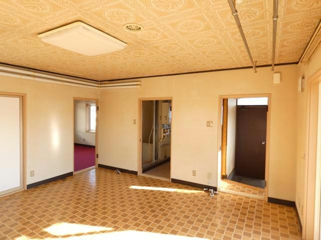 拓穂ハイツ（愛国東2-6-23）の居間・リビング