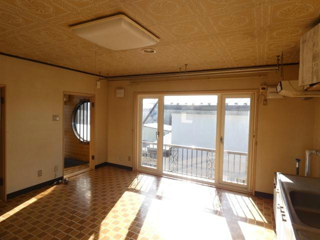 拓穂ハイツ（愛国東2-6-23）の居間・リビング