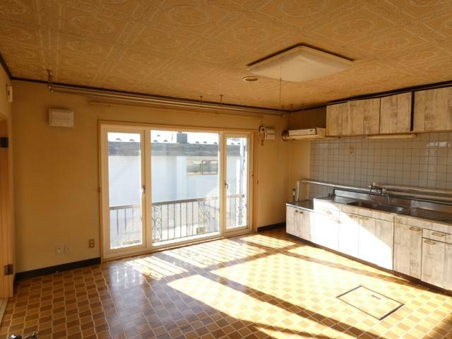 拓穂ハイツ（愛国東2-6-23）の居間・リビング