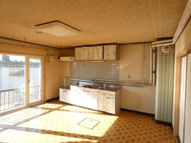 拓穂ハイツ（愛国東2-6-23）の居間・リビング