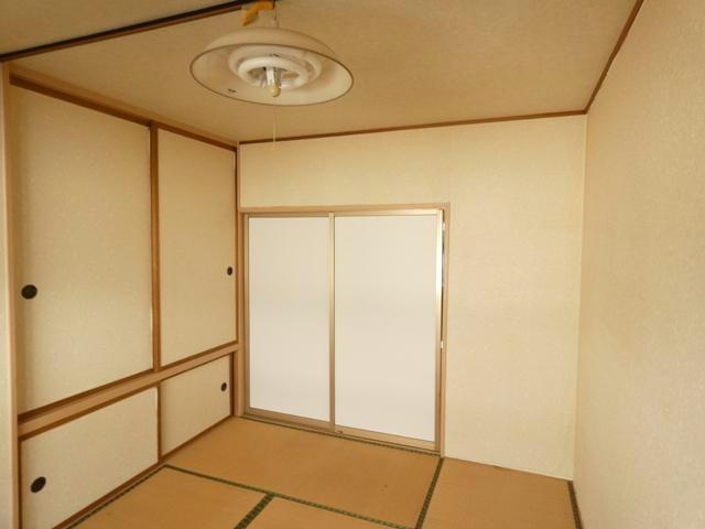 拓穂ハイツ（愛国東2-6-23）の居間・リビング