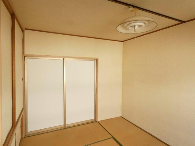 拓穂ハイツ（愛国東2-6-23）の居間・リビング