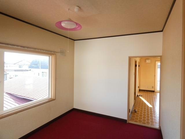 拓穂ハイツ（愛国東2-6-23）の居間・リビング