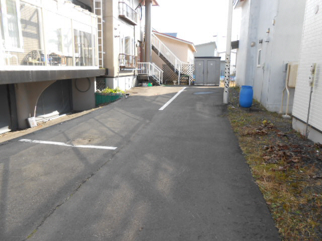 拓穂ハイツ（愛国東2-6-23）の駐車場