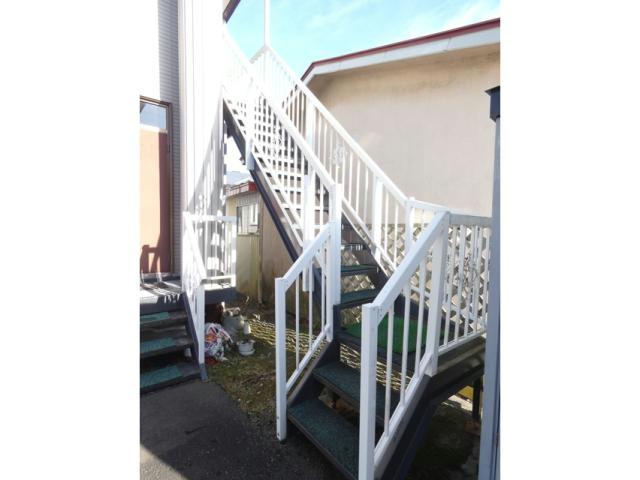 拓穂ハイツ（愛国東2-6-23）のエントランス