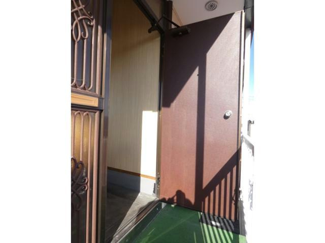 拓穂ハイツ（愛国東2-6-23）の玄関