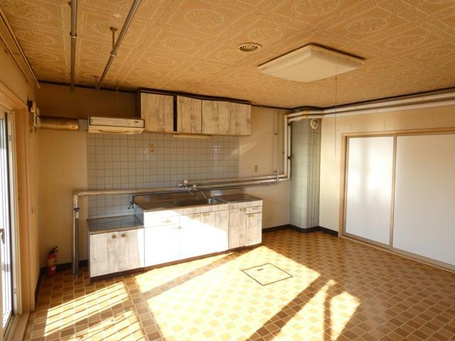 拓穂ハイツ（愛国東2-6-23）の居間・リビング