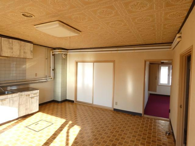 拓穂ハイツ（愛国東2-6-23）の居間・リビング