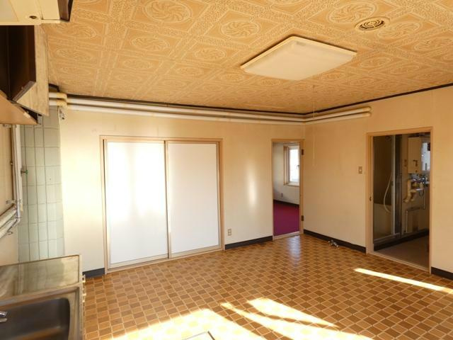 拓穂ハイツ（愛国東2-6-23）の居間・リビング