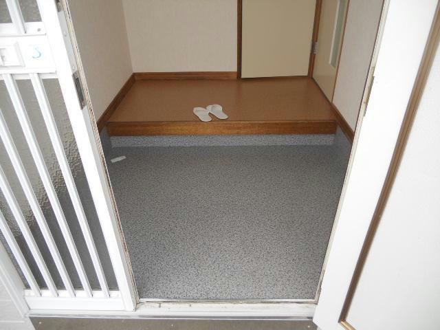 青柳ハイツの玄関
