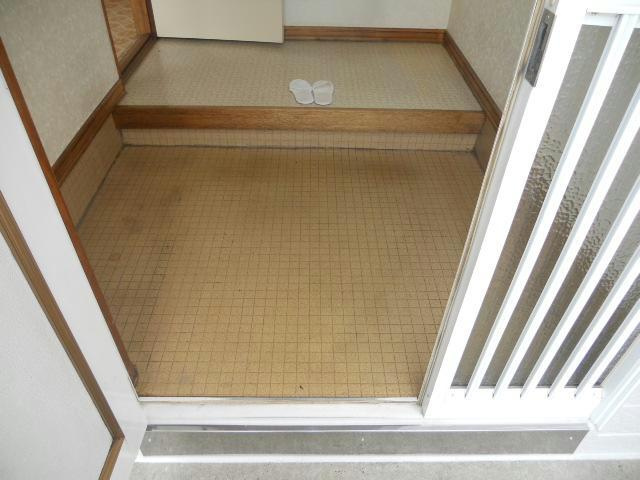 青柳ハイツの玄関