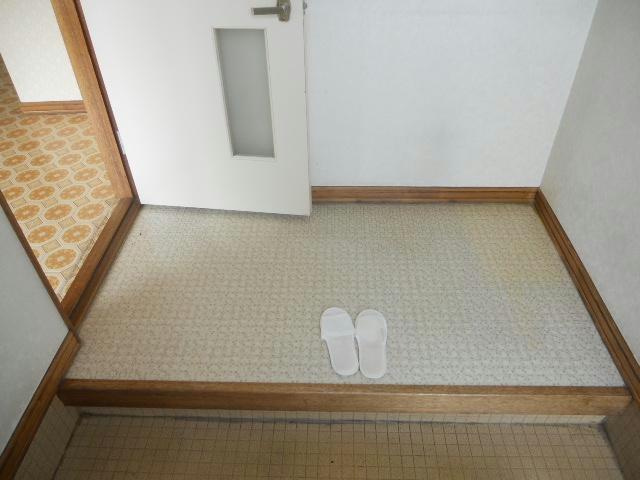 青柳ハイツの玄関
