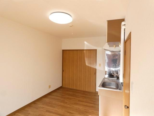 ベストハイツの居間・リビング