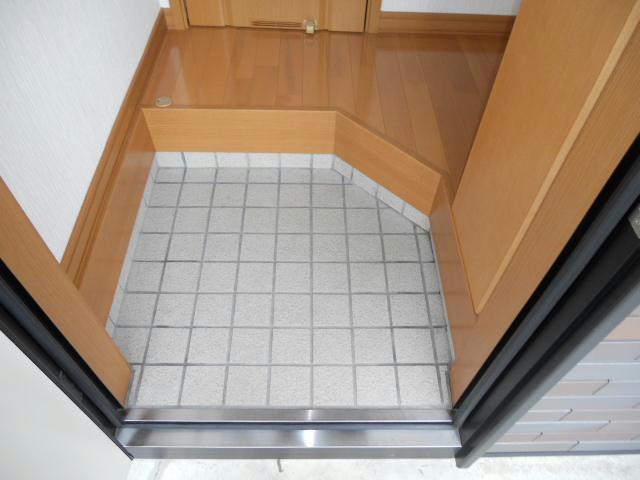 ロイヤルガーデンの玄関