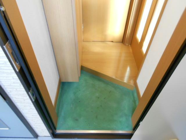 ハイツかりんの玄関