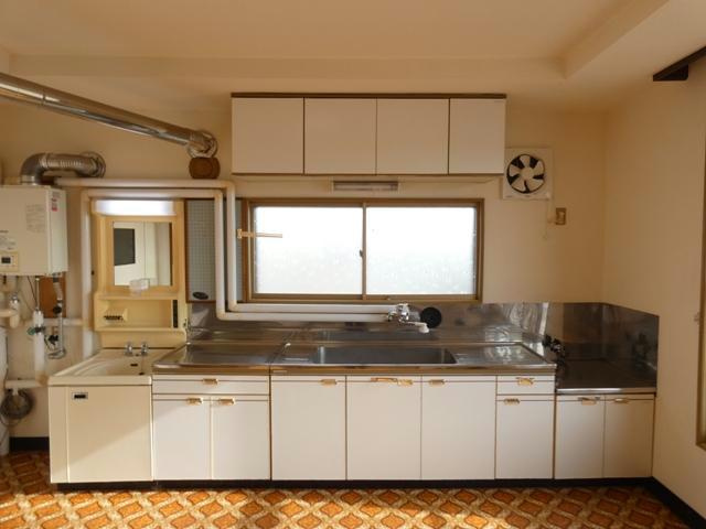リバーハイツＡのキッチン