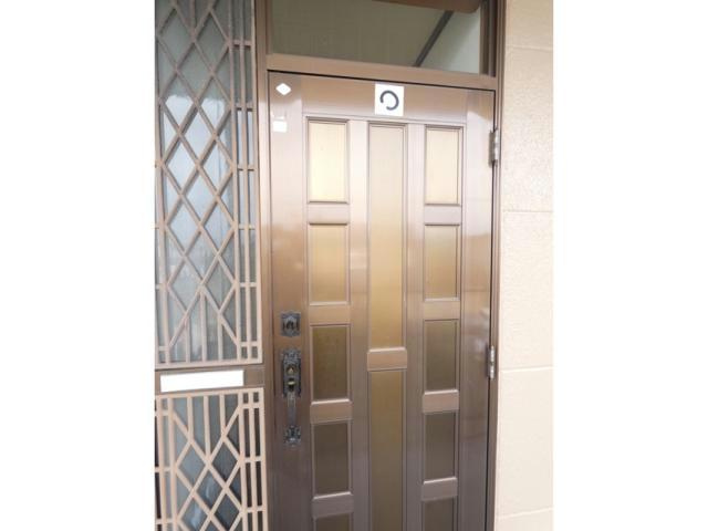 リバーハイツＡの玄関
